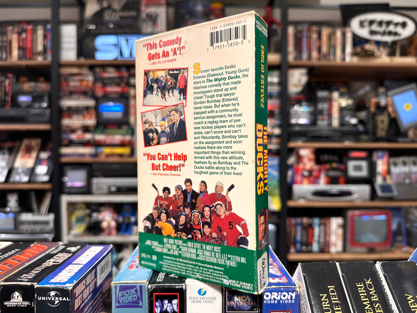 VHS ビデオテープ 輸入盤 飛べないアヒル The Mighty Ducks 1992 海外版 USA アメリカ ヴィンテージ ビデオ 紙ジャケ