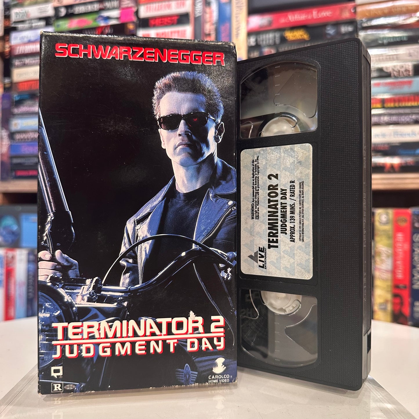 VHS ビデオテープ 輸入盤 TERMINATOR 2 ターミネーター2 海外版 アーノルド・シュワルツェネッガー USA アメリカ ビデオ 紙ジャケ